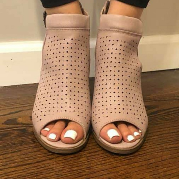 Shoes - Picture 2 of 3